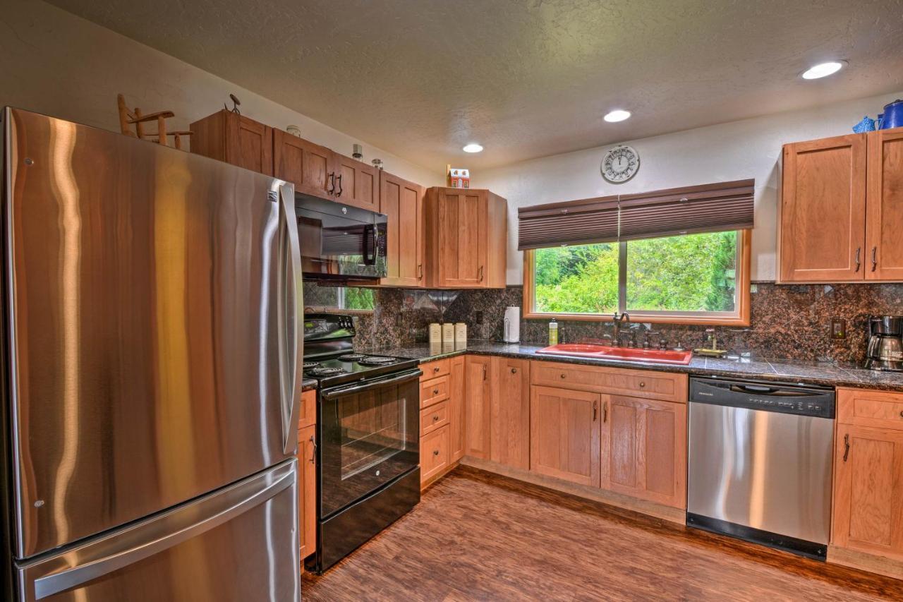 Gold Beach Apartment With Activities - 2 Mi To Ocean Екстер'єр фото